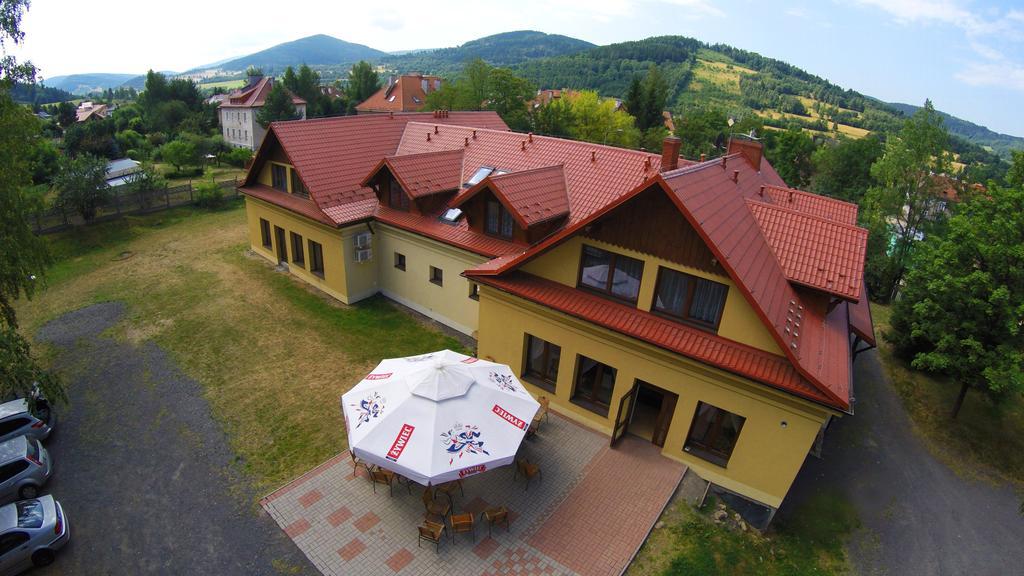 Pensjonat Lew Jaskiniowy Stronie Śląskie Esterno foto